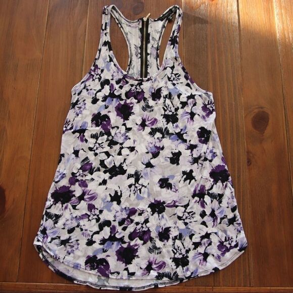 DYNAMITE Floral Top Size Extra Small - Picture 4 of 7